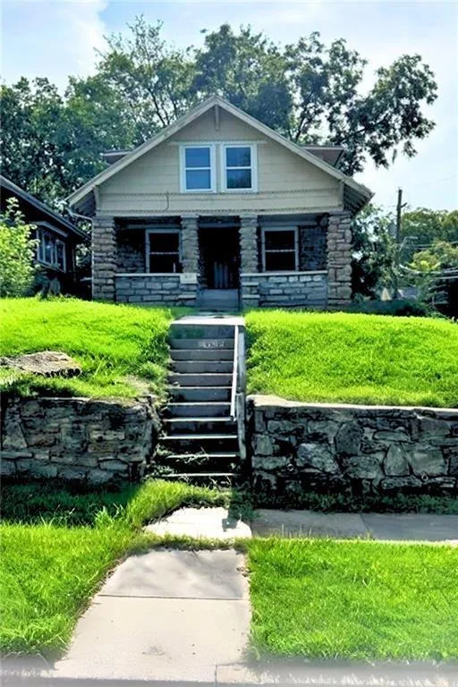 3631 Chestnut Street, Kansas City, MO 64130 — photo 1 of 1