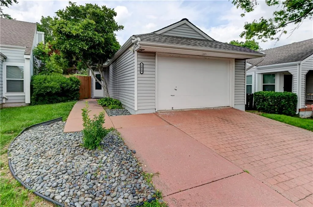 1429 Birdseye Court, Blue Springs MO