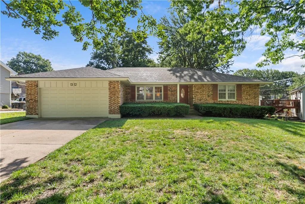 1312 SW Sunrise Drive, Blue Springs MO