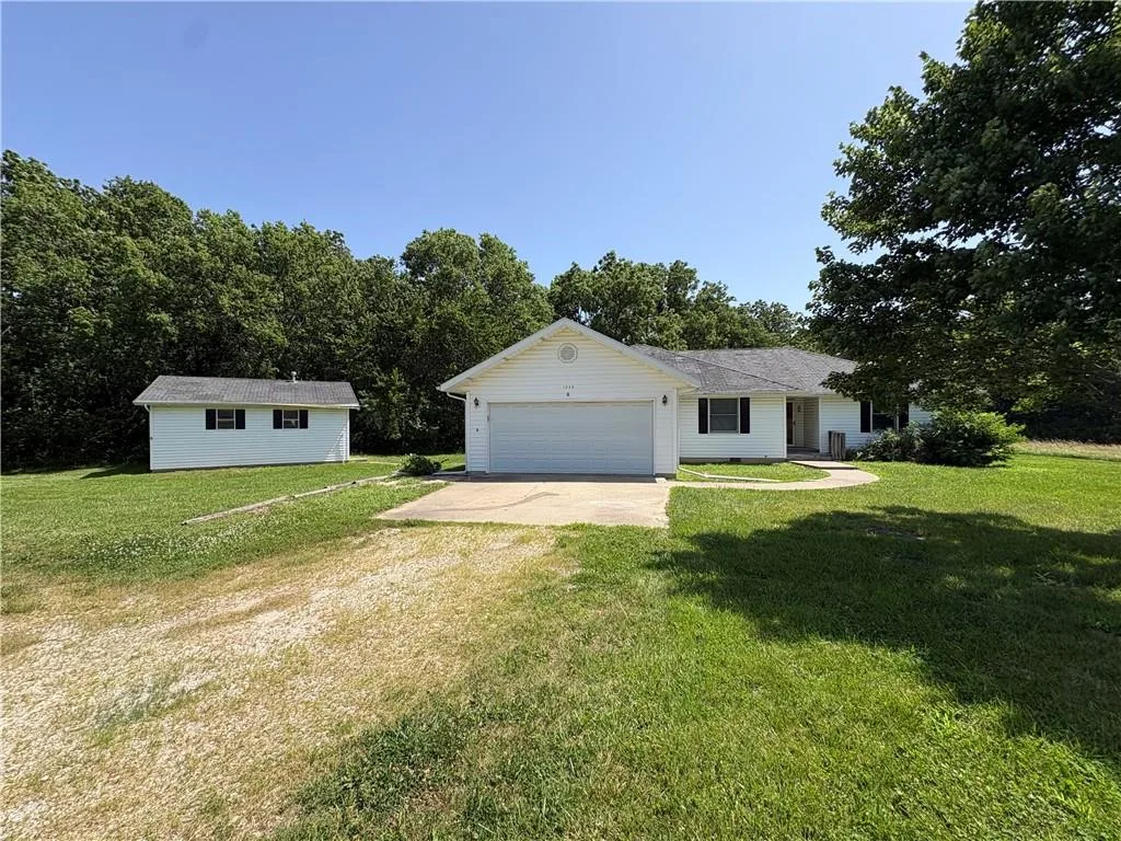 1046 475th Road, Centerview MO