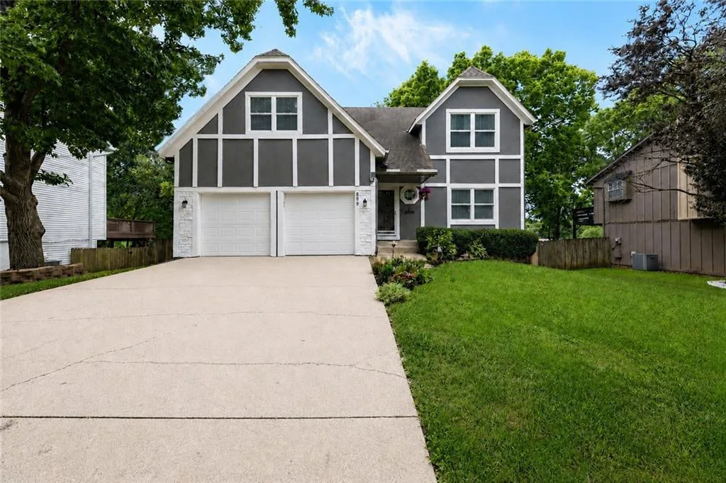 909 E Johnston Circle, Olathe KS