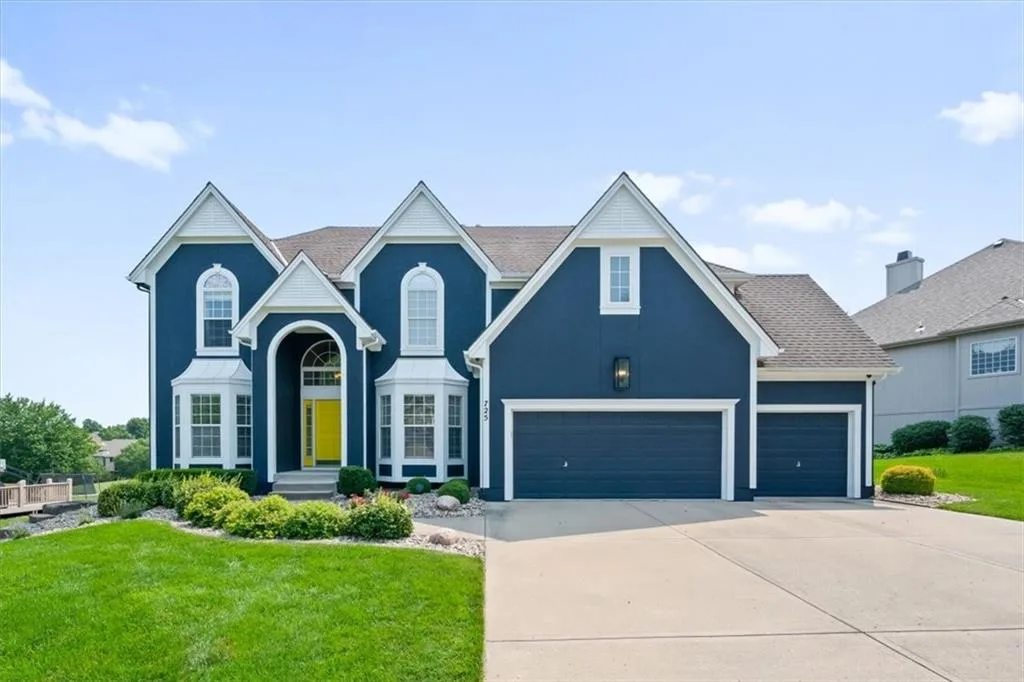 725 SW Winterwalk Lane, Lee's Summit MO