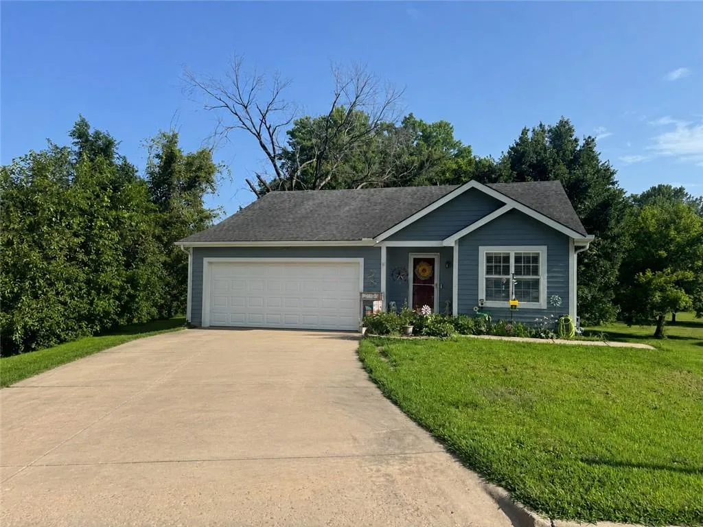 217 E 5th St Court, Linwood KS