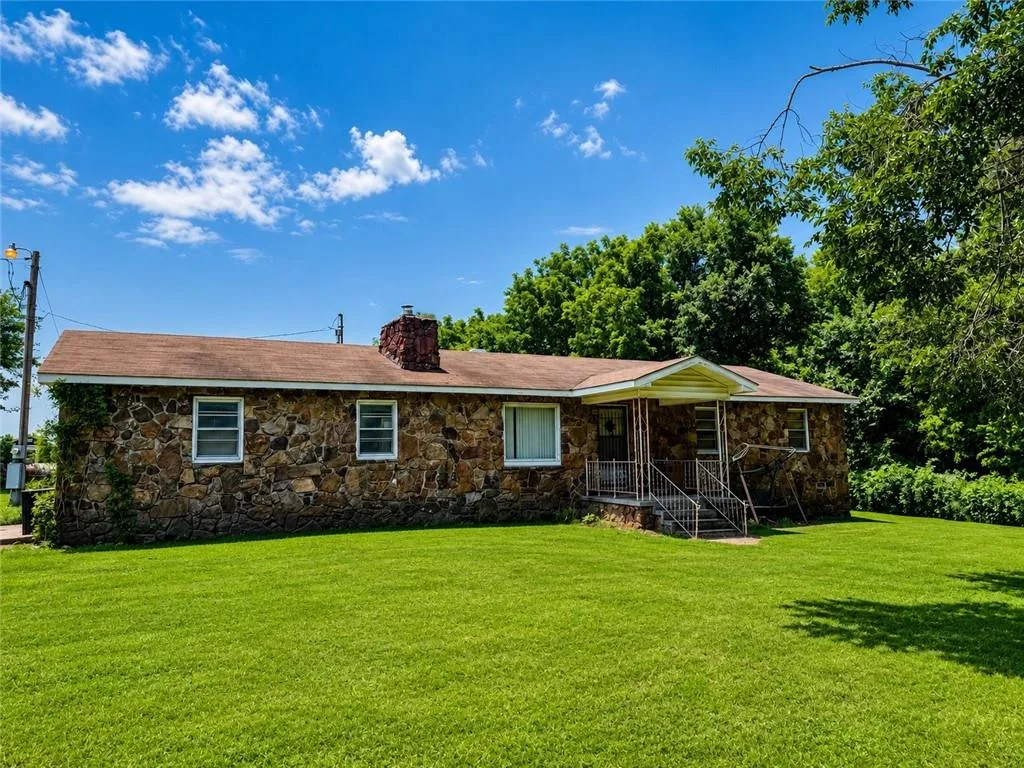 1210 Waters Road, Stella MO
