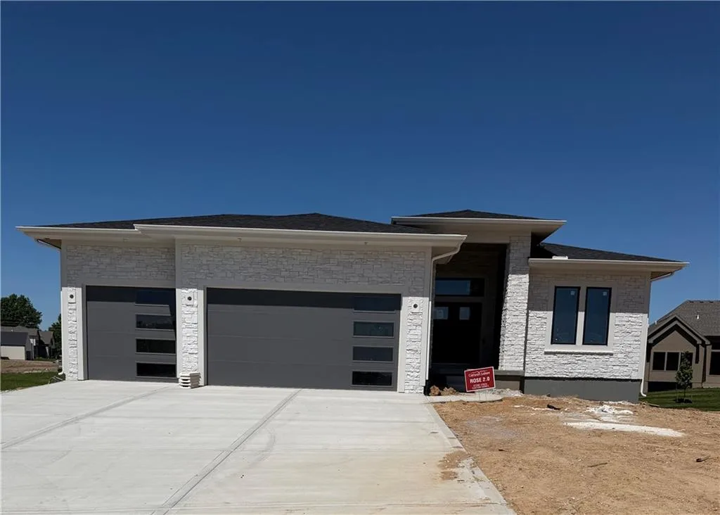 6010 Apache Drive, Shawnee KS