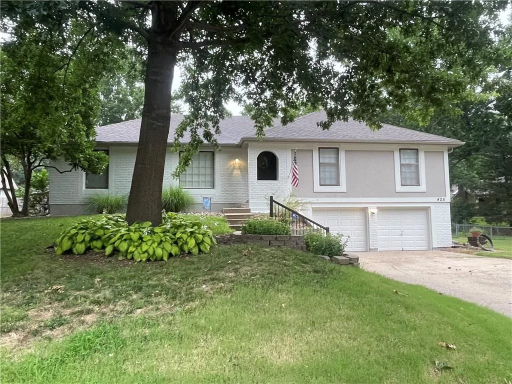 425 Sunview Circle, Blue Springs MO