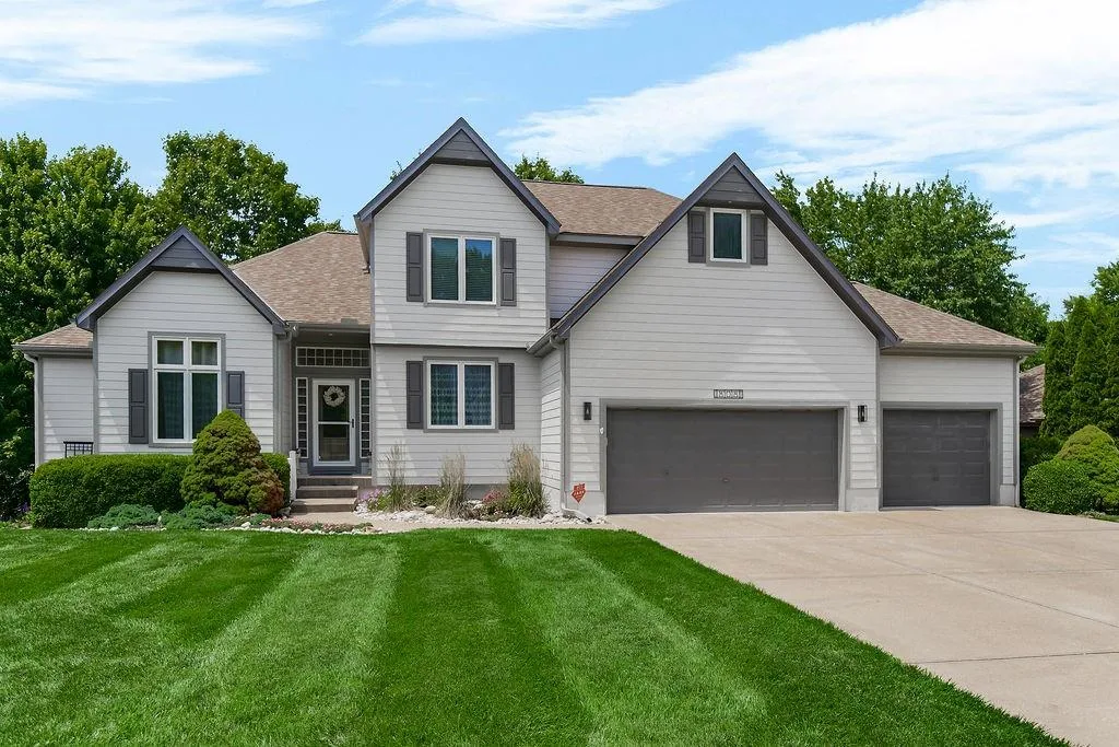 808 SW Springwater Lane, Lee's Summit MO