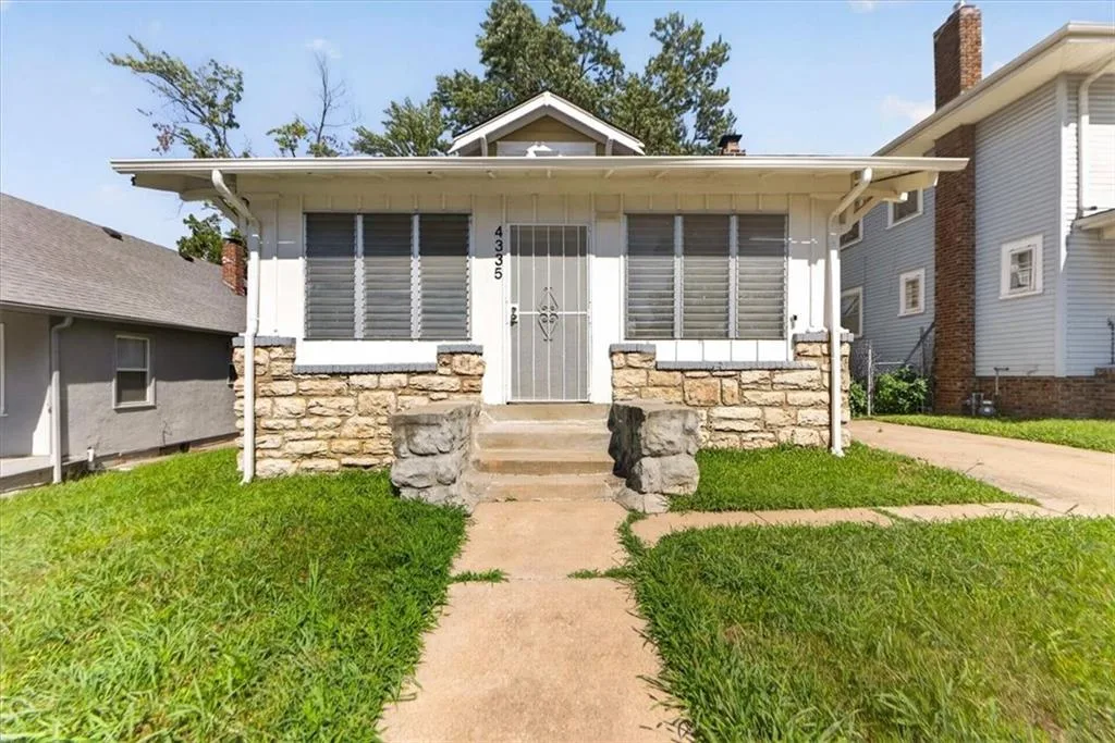 4335 College Avenue, Kansas City MO