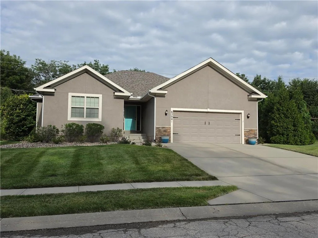 6200 Green Hills Lane, Kansas City MO