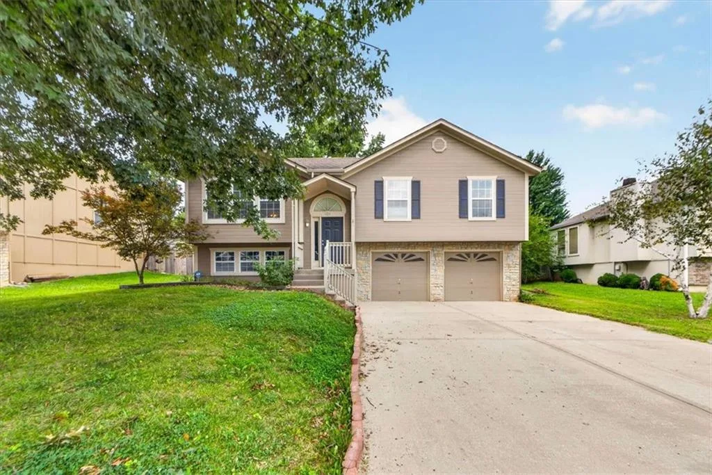 524 NE Topaz Drive, Lee's Summit MO