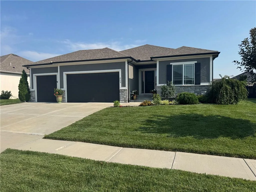 213 SW Davenport Drive, Blue Springs MO