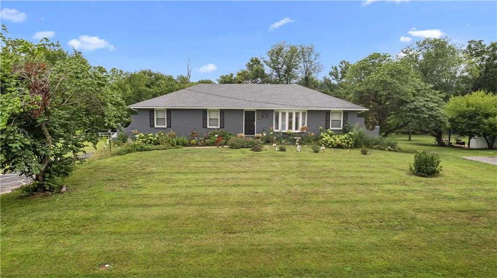 7611 Harry S Truman Drive, Grandview MO