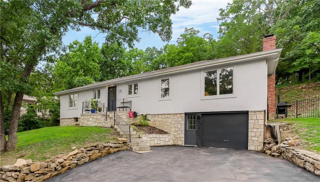 170 W Terrace Trail Street, Lake Quivira KS