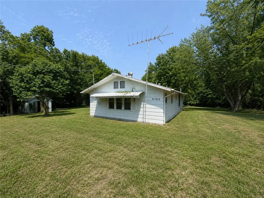 4705 N Koger Road, Sibley MO