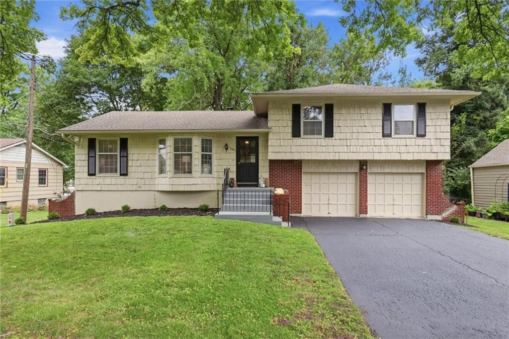 6411 W 69th Street, Overland Park KS