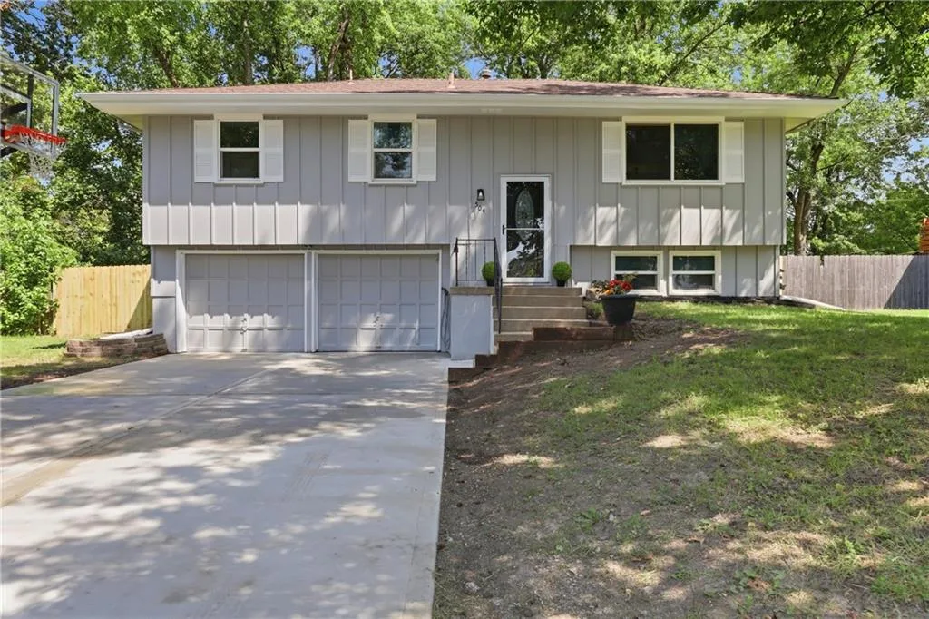 504 SW Persels Road, Lee's Summit MO