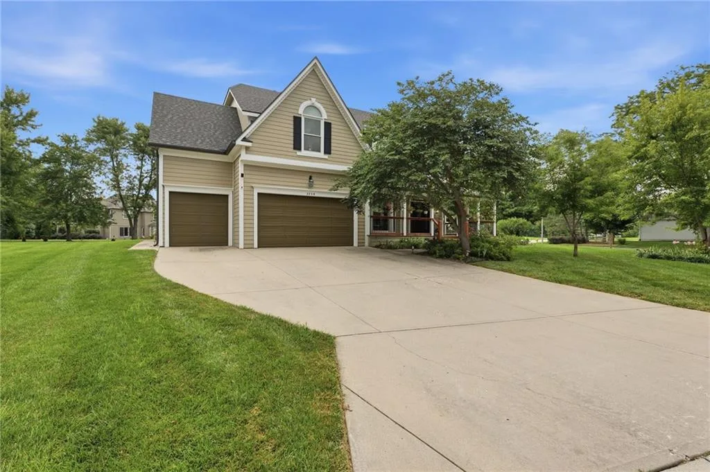 2250 SW Forestpark Place, Lee's Summit MO