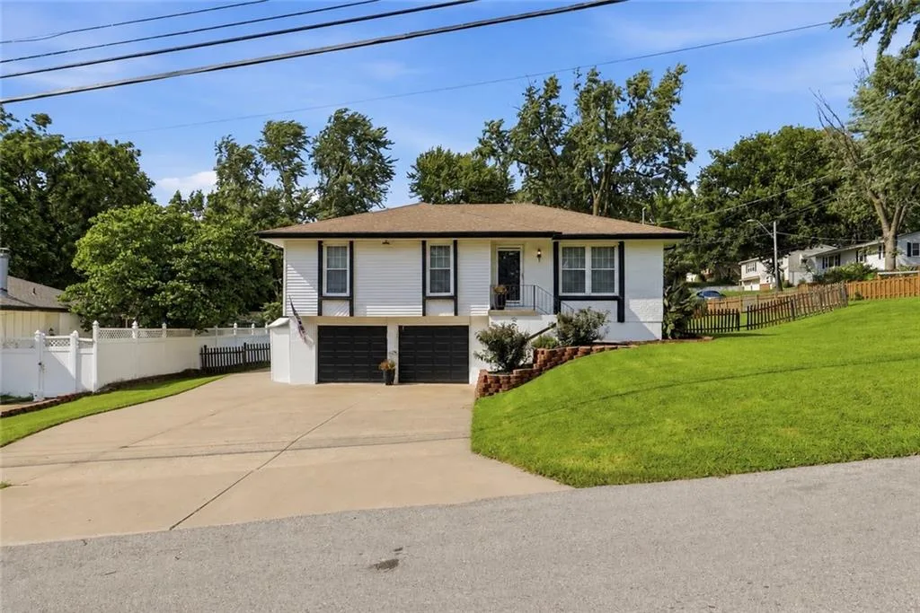 4744 NE 38th Street, Kansas City MO