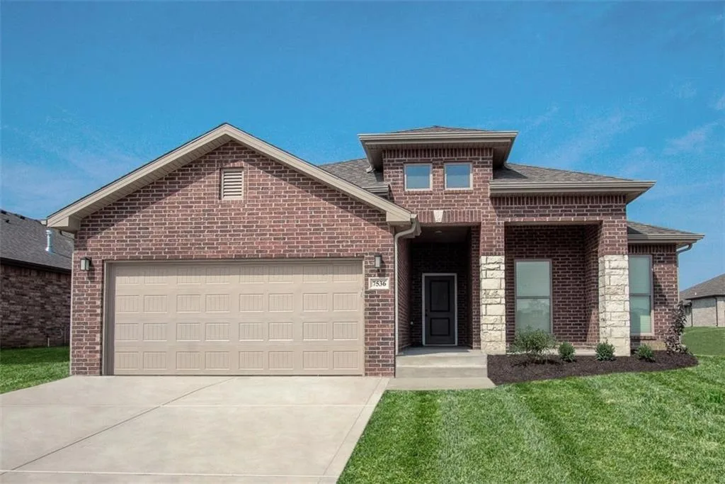 18565 W 195 Street, Spring Hill KS