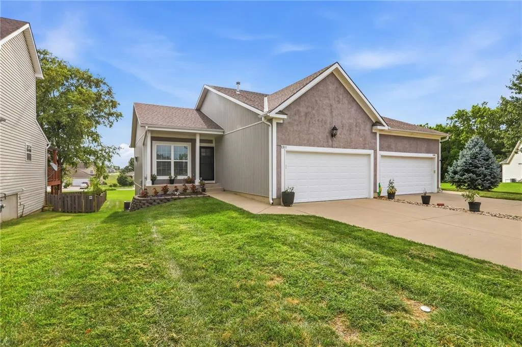 1311 N 158th Court, Basehor KS