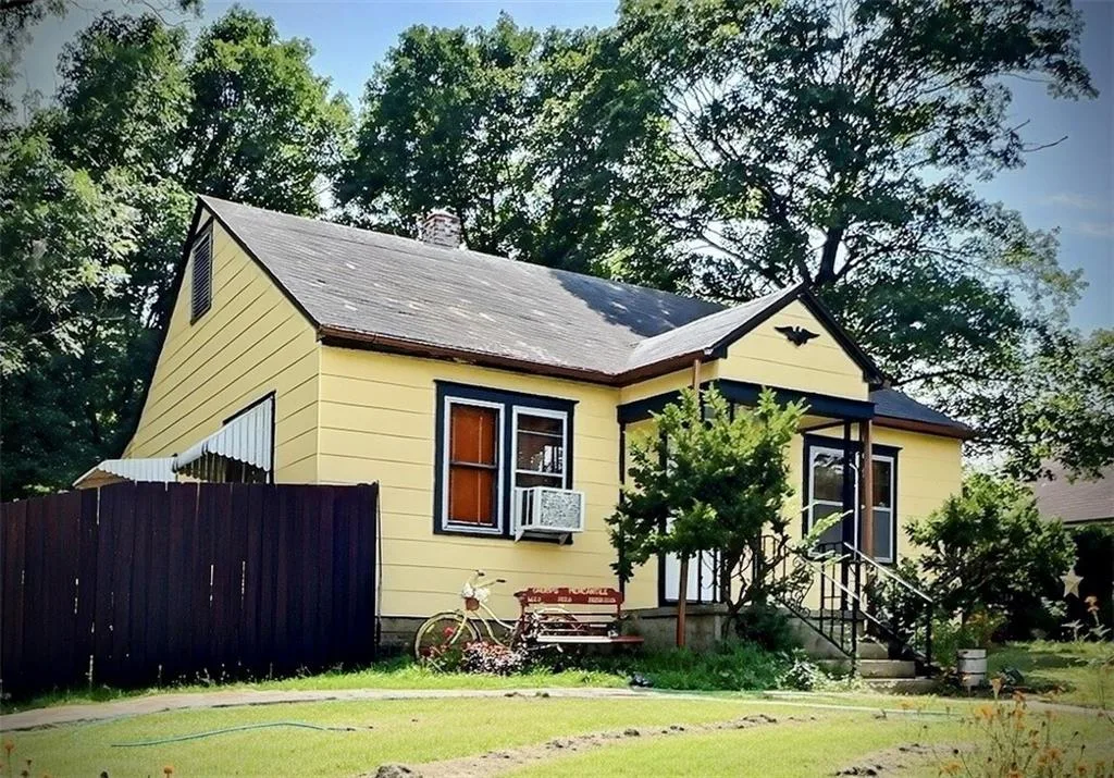 218 W Joe Davis Street, El Dorado Springs MO