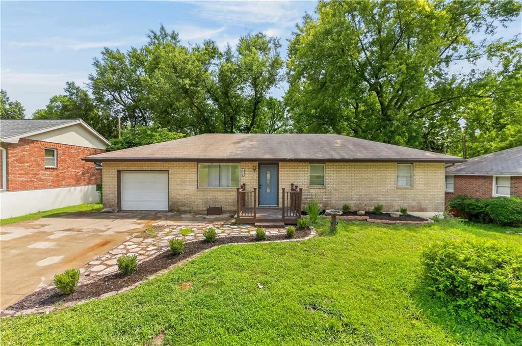 6617 NE 49th Terrace, Kansas City MO