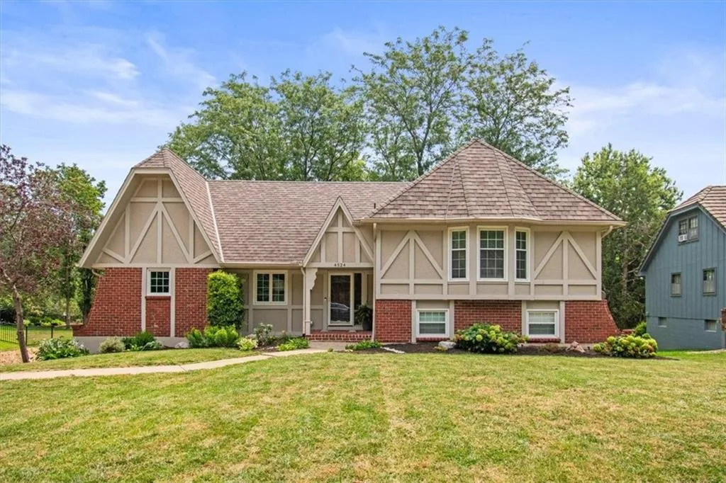 4524 NW Bramble Trail, Lee's Summit MO
