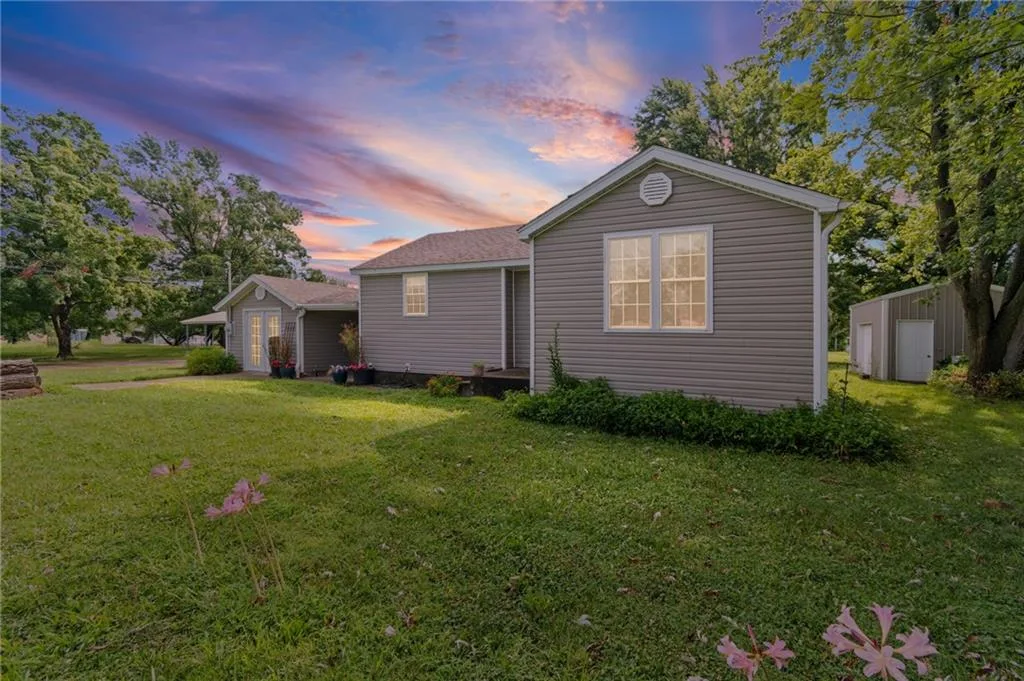 201 S Mahan Street, Lowry City MO