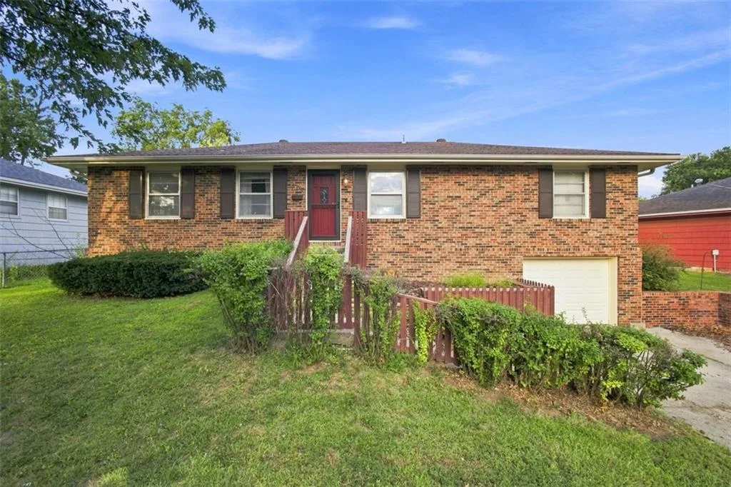 207 Augustus Drive, Excelsior Springs MO