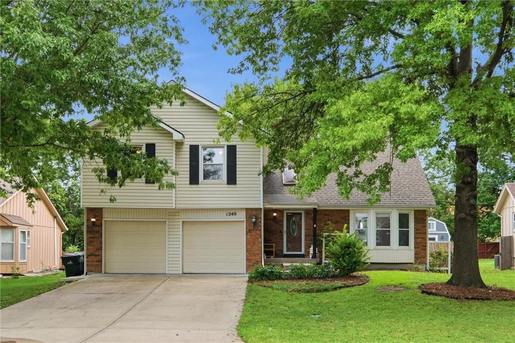 1240 E Sleepy Hollow Drive, Olathe KS