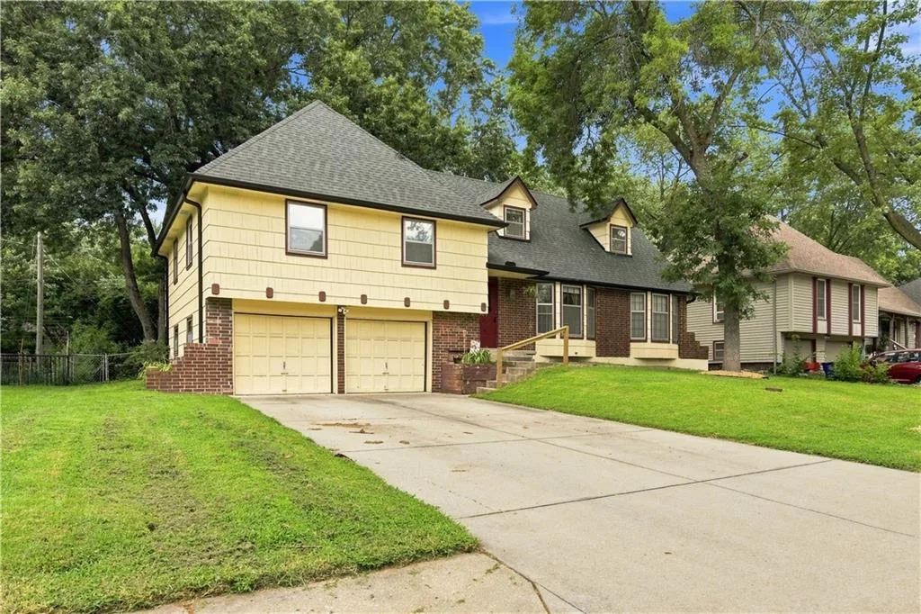 209 SW Victor Drive