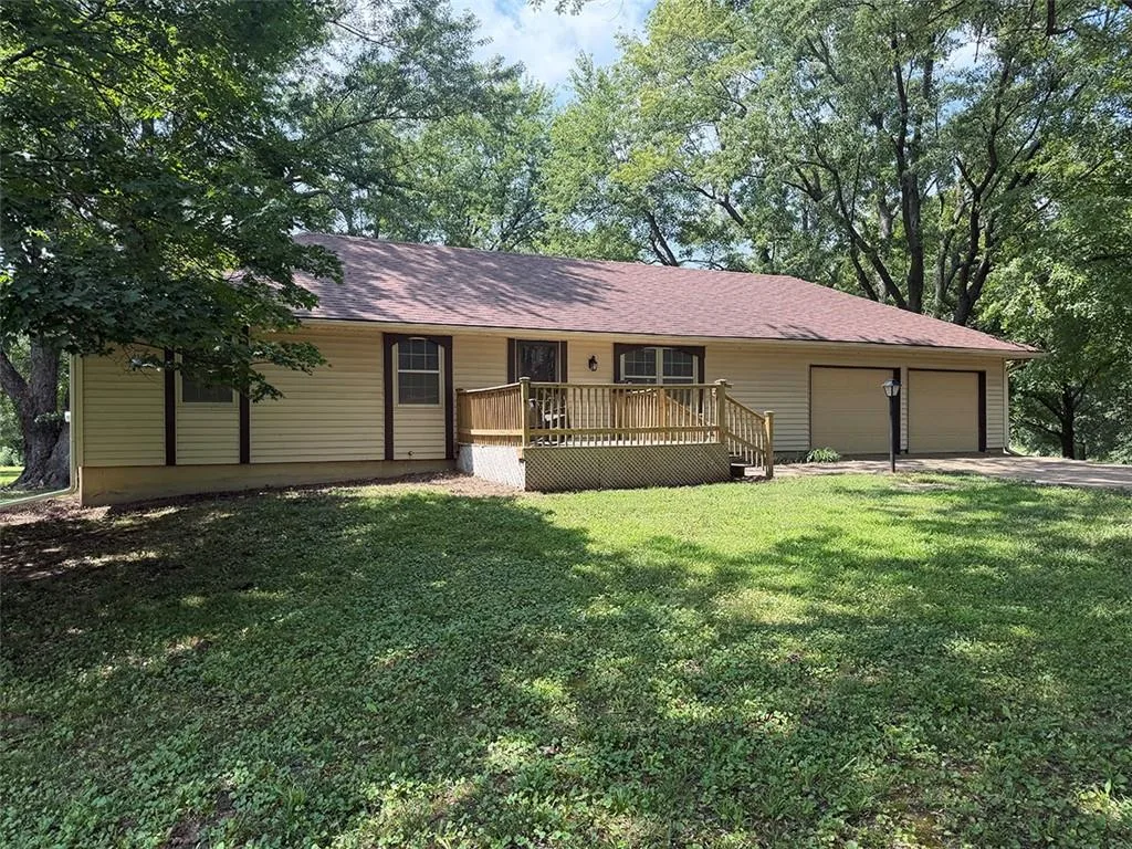 2414 N Hoover Road, Buckner MO