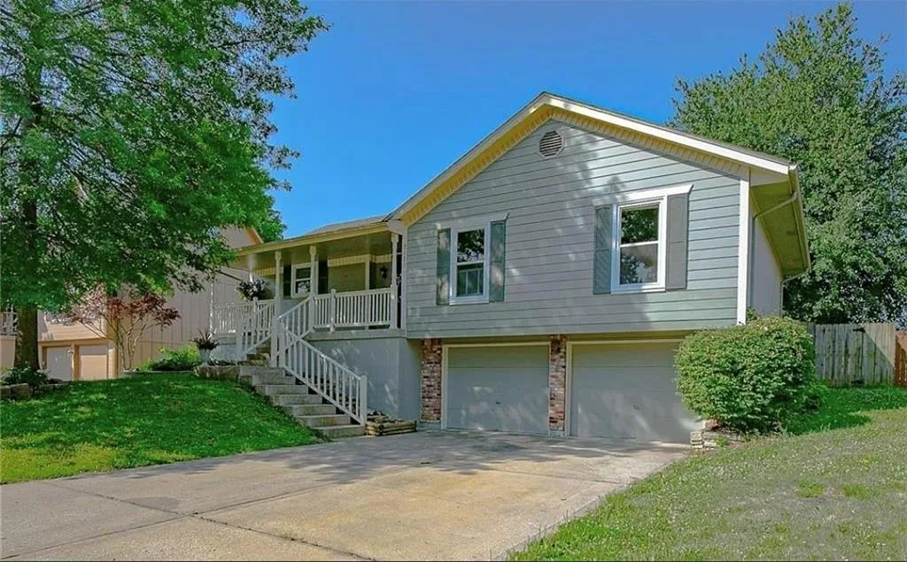 2121 NW Hidden Pointe Court