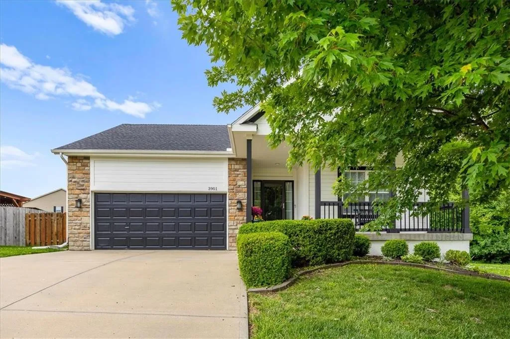 3901 NW Old Stagecoach Road, Kansas City MO