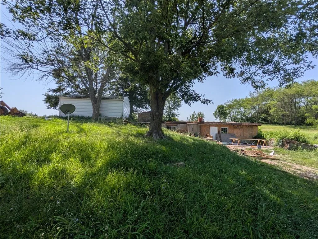 936 SW 13 Highway, Leeton MO