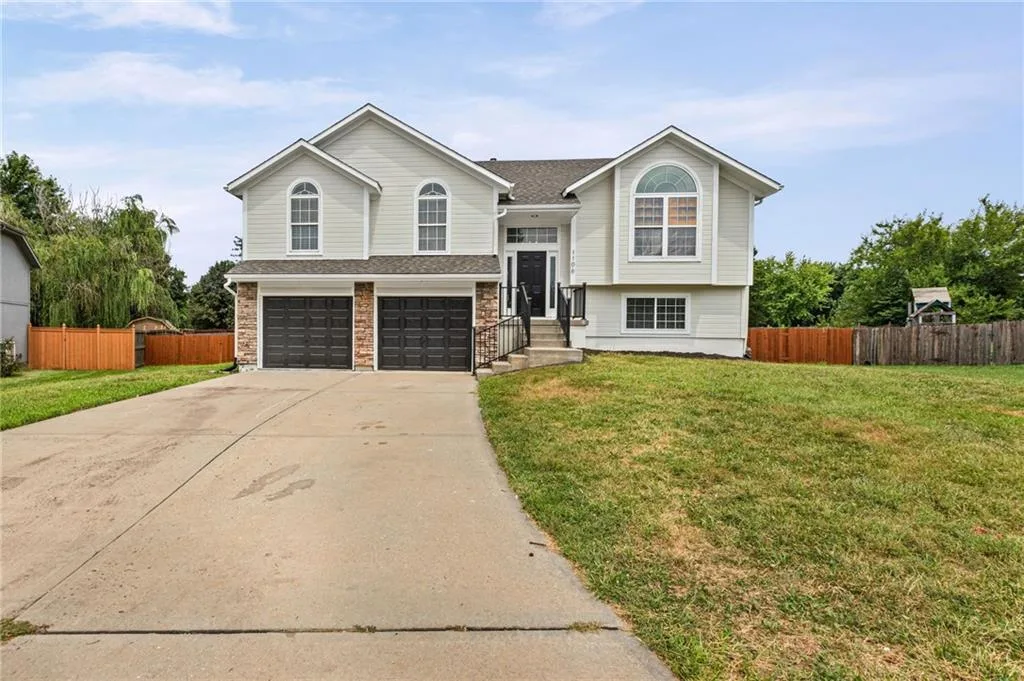 1106 Creekside Court, Raymore MO