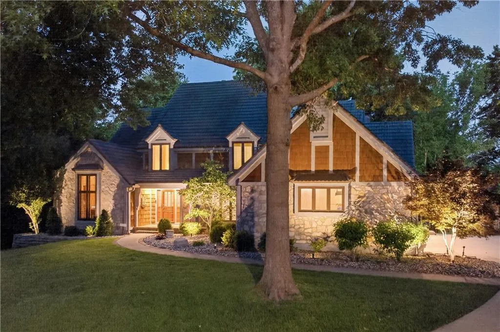 10703 W 124 Street, Overland Park KS