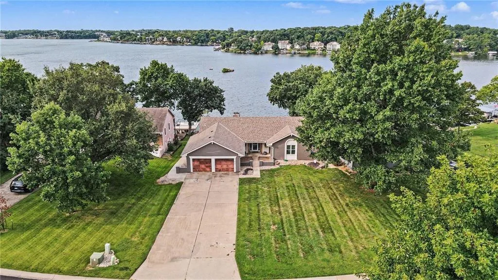 426 N Winnebago Drive, Lake Winnebago MO