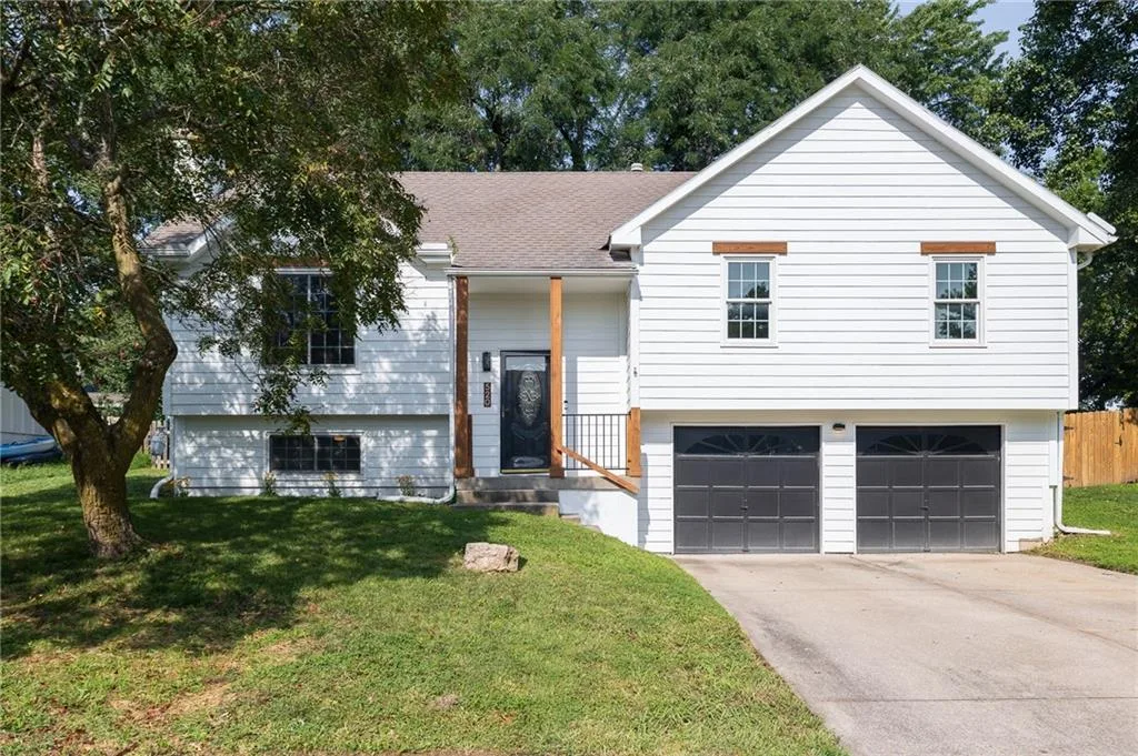 520 NE Bristol Drive, Lee's Summit MO