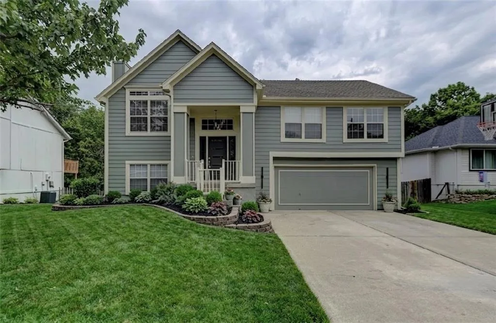 900 SW Daney Drive, Lee's Summit MO