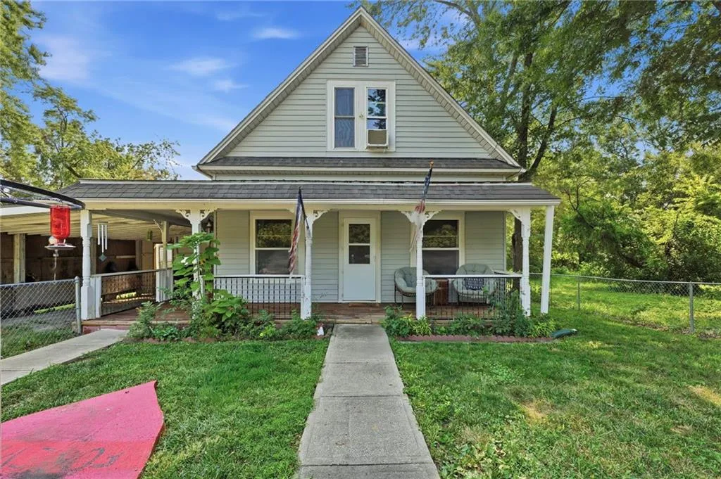 1869 S Broadway Street, Amoret MO