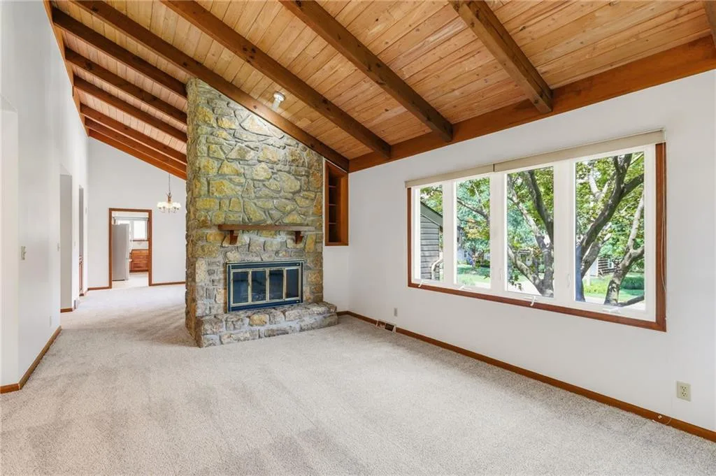 6001 W 68TH Street, Overland Park KS