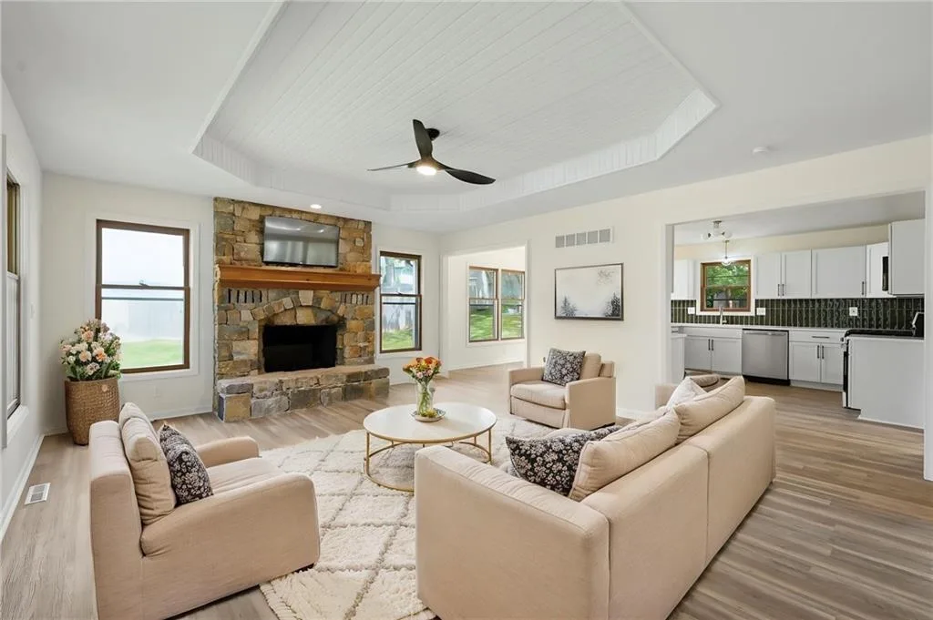 1636 NE Thames Drive, Lee's Summit MO