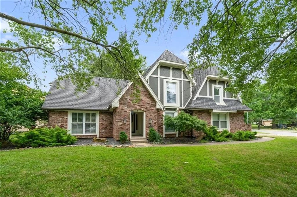 3617 NW Blue Jacket Drive, Lee's Summit MO