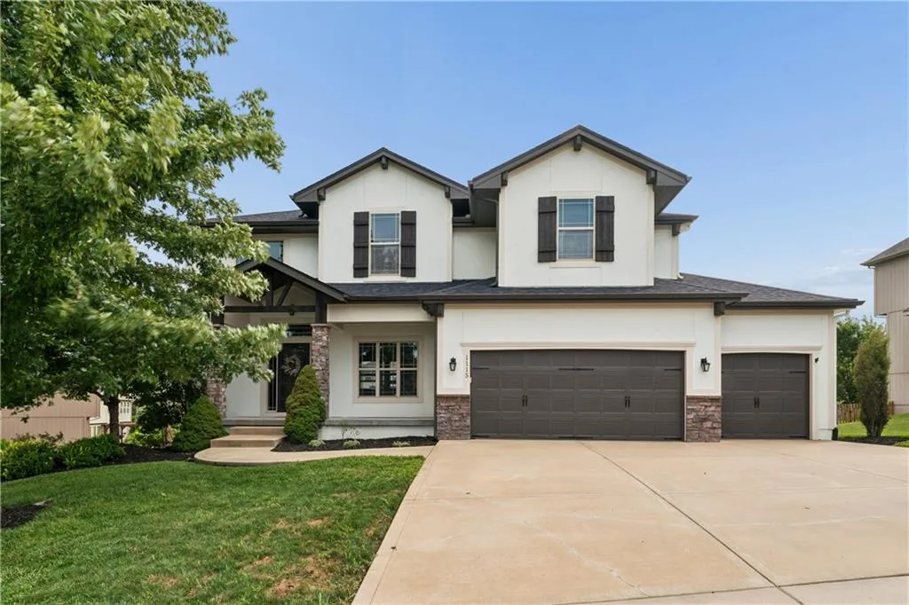 1115 Metfield Lane, Raymore MO