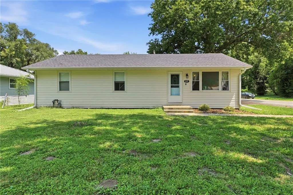 205 N Mulberry Street, Adrian MO