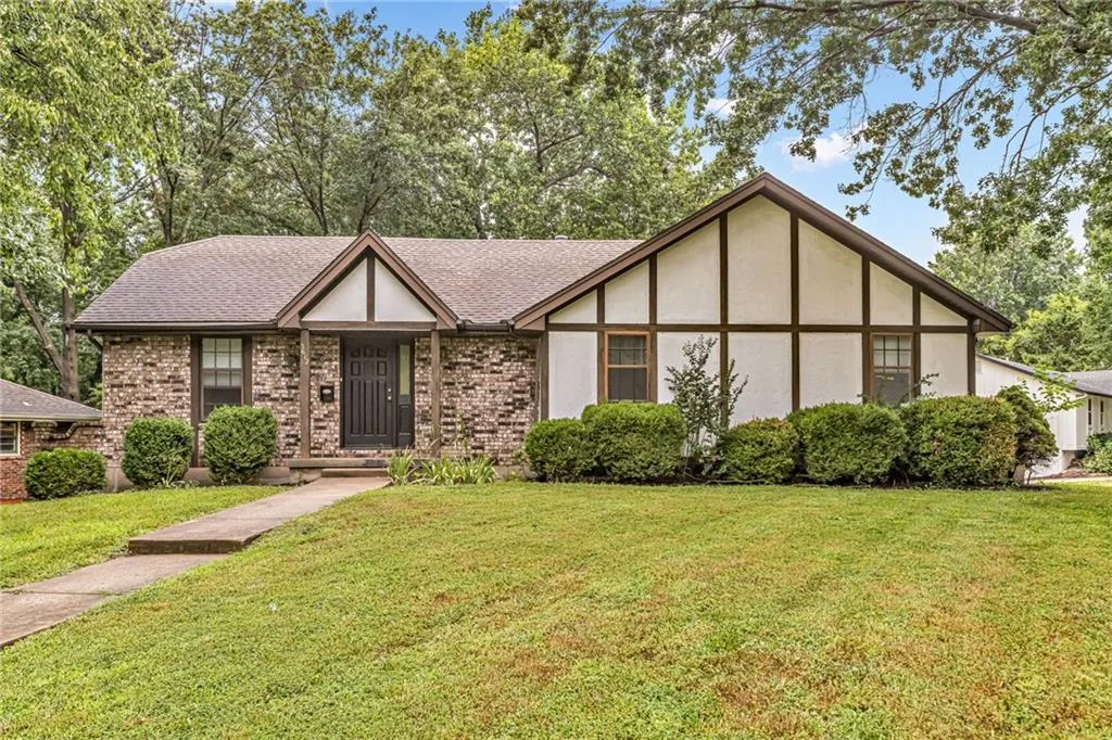 3612 NE Chapel Drive, Lee's Summit MO