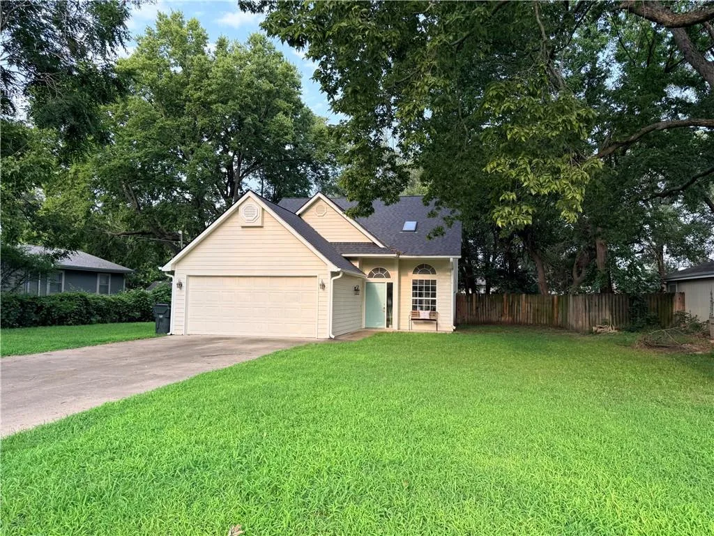 222 N 8th Court, Lawrence KS