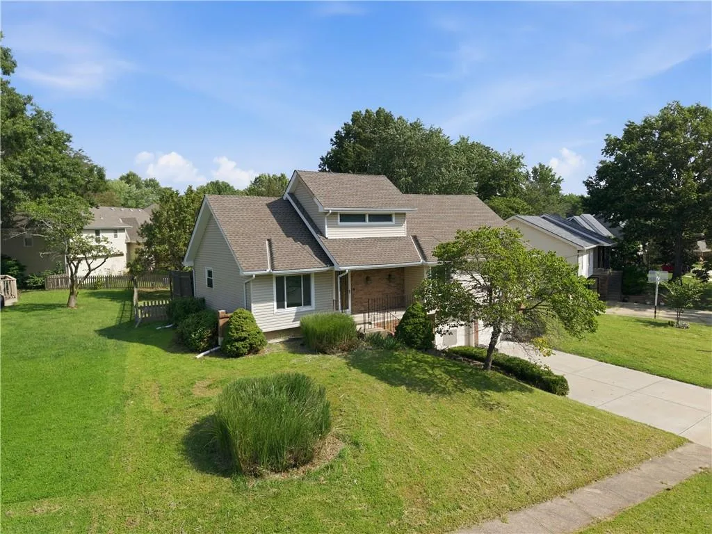 1128 NE Columbus Street, Lee's Summit MO