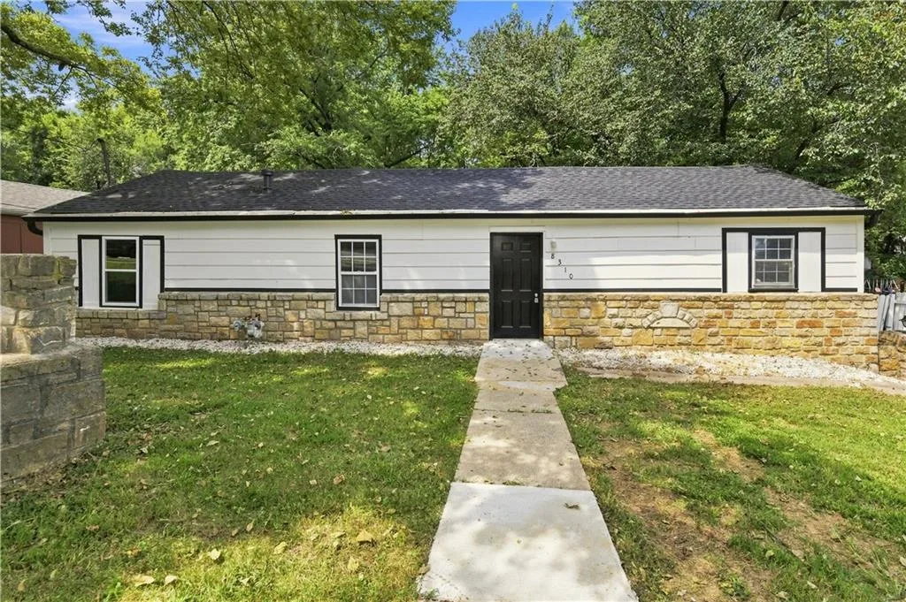 8310 Ottawa Street, De Soto KS